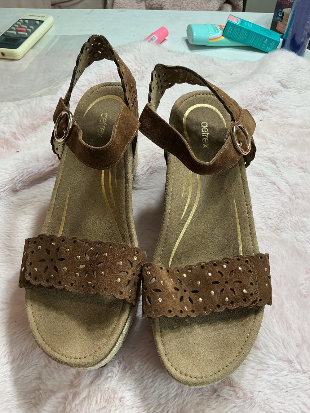 Aetrex Brown Suede Laser-Cut Ankle Strap Sandals b 52